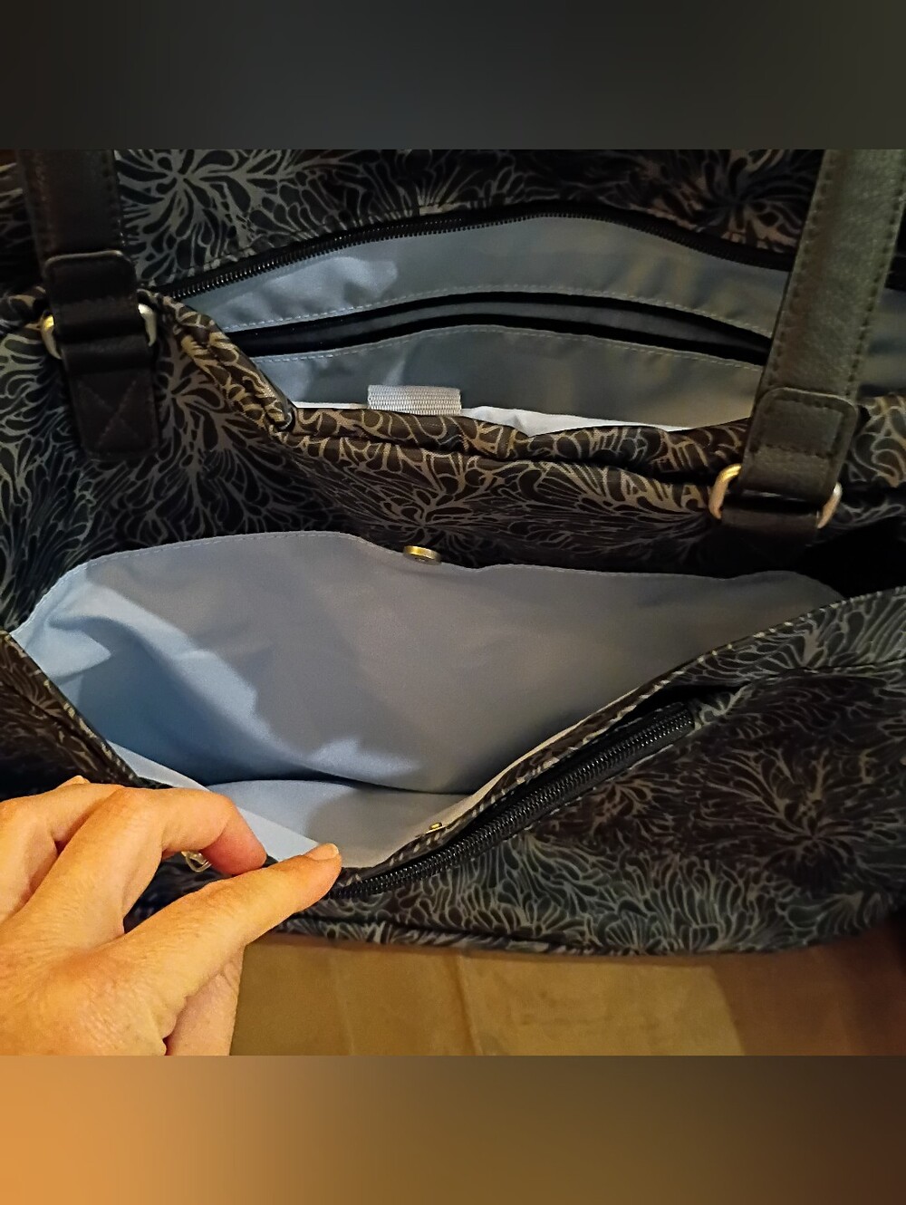 Baggallini True Classic Overnight Expandable Laptop Tote - Picture 7 of 10